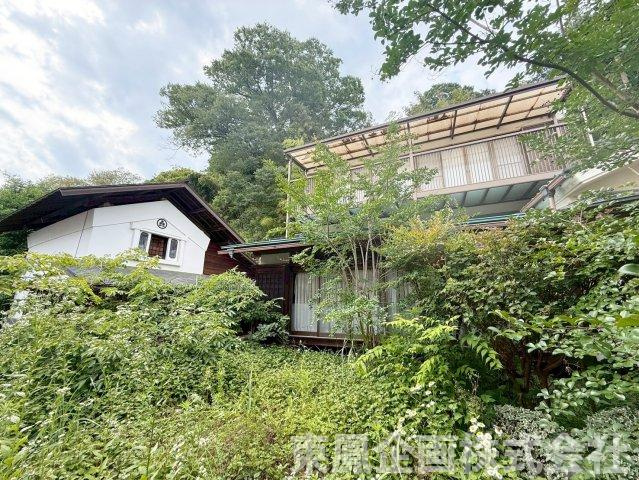 緑豊かな庭付き住宅