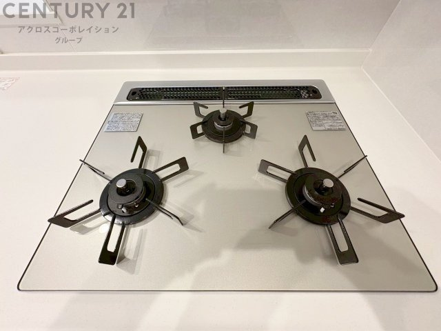 多数の調理器具を同時に使用でき、料理の効率化が可能。省エネで節約になり、様々な料理スタイルに適応できます。また、火力調整が独立しており、手入れや掃除もしやすく、今よりもっとお料理が楽しくなるかも。
