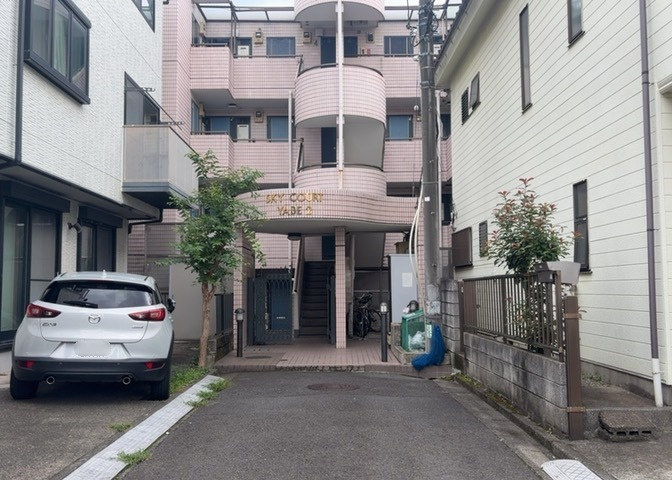 隣家の土地はどうなっているのか、生活利便施設が近くにあるのか、学校まで近いかなど、お客様のライフスタイルにあわせたイメージが重要です。また、近くにあると困る施設が近くにないかも確認するといいでしょう。