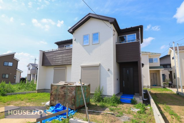 【外観】7号棟　街並みに調和する落ち着いた色調の外観♪耐久性やメンテナンス性に優れた外壁材はセルフクリーニング仕様。