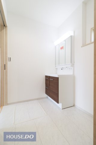 【脱衣所】洗面脱衣所はゆったりとしたスペースで使いやすいです。