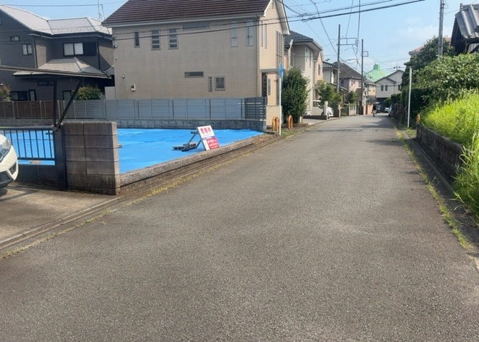 土地の形が極端に長細かったり、狭小地、あるいは道路との高低差がある傾斜地だった場合、後々売ろうとしても買い手がつかない場合もあります。後々、売却することになった時に価値の下がらない土地を選びましょう。