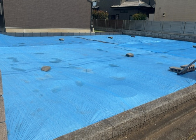 土地の面積＝住宅面積ではありません。建ぺい率の問題などで、土地のある場所によって住宅を建てられる面積は限られています。高さもしかり、「土地」という言葉の中には、建築条件も含まれると考えておきましょう。