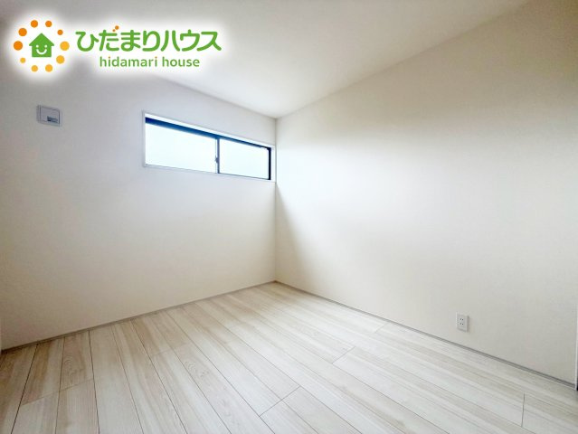 明るい洋室は、生活にゆとりを齎してくれるゆったりスペース