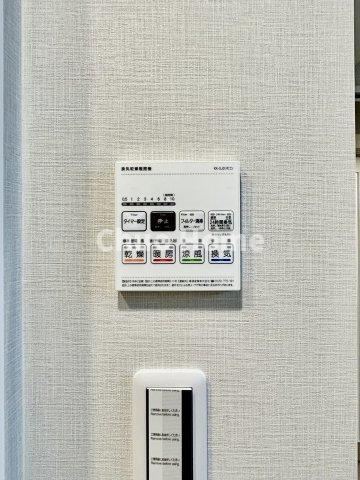【浴室乾燥機】暖房・冷風・換気・乾燥が可能です。毎日を快適に過ごせるうれしい機能が揃っています。雨の日の洗濯物も安心です。