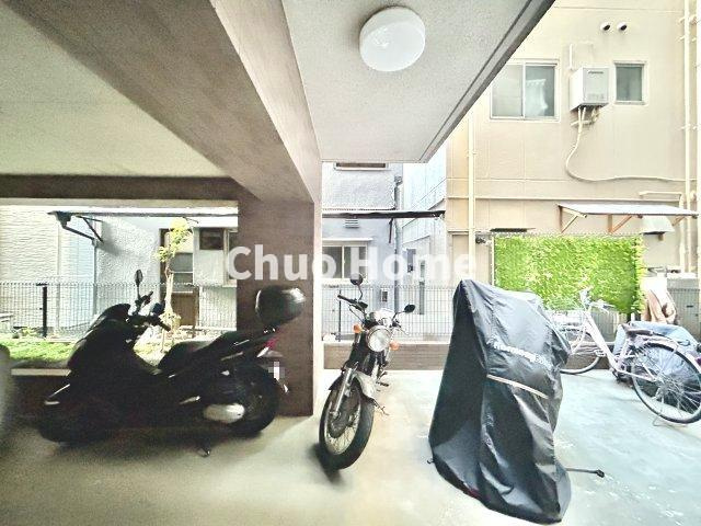【バイク置場】最新の空き状況や費用などの詳細は担当スタッフまでお問い合わせください。