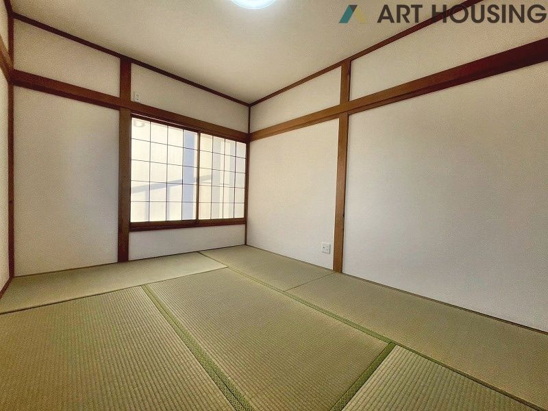 畳の上でゆっくりとくつろげる和室です