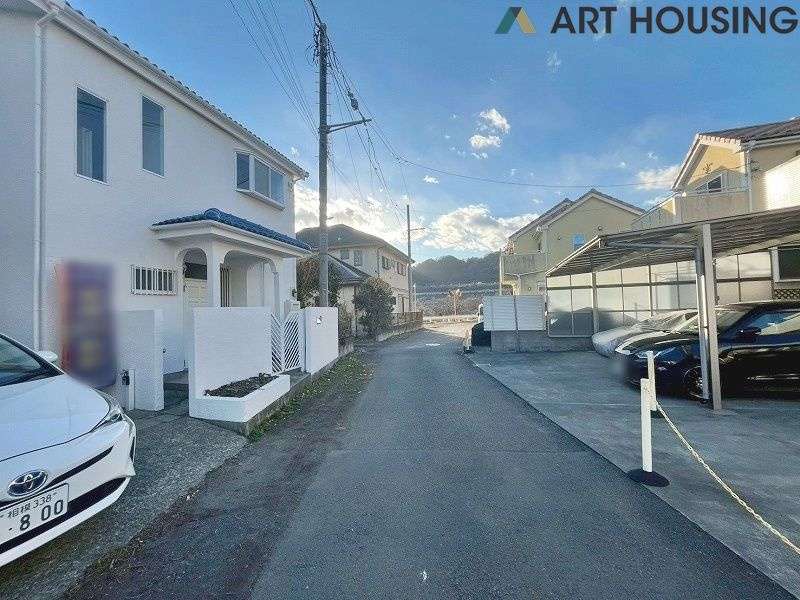 前面道路含む現地写真です