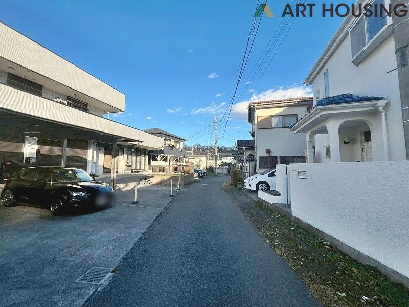 前面道路含む現地写真です