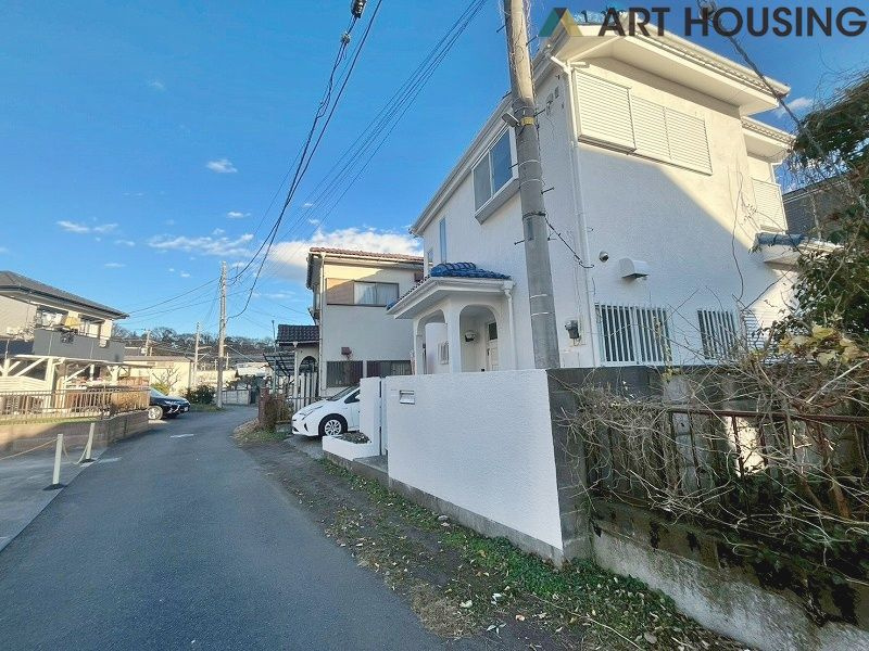 前面道路含む現地写真です