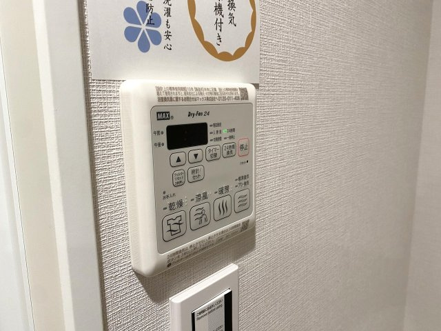 雨の日や夜間のお洗濯にも大活躍する浴室乾燥機能を完備。カビの発生を抑えて浴室を清潔に保つほか、冬場のヒートショック対策や入浴前の暖房としても重宝する嬉しい設備です。