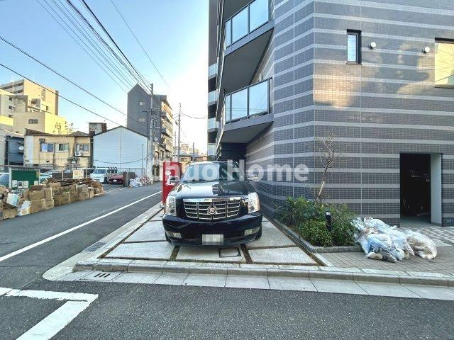 【敷地内駐車場】最新の空き状況や費用などの詳細は担当スタッフまでお問い合わせください。