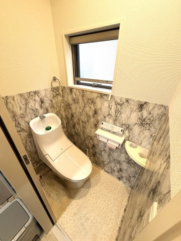 1階・2階にトイレを設置。来客時にも使い分けしやすい仕様です。（写真は2階トイレ）