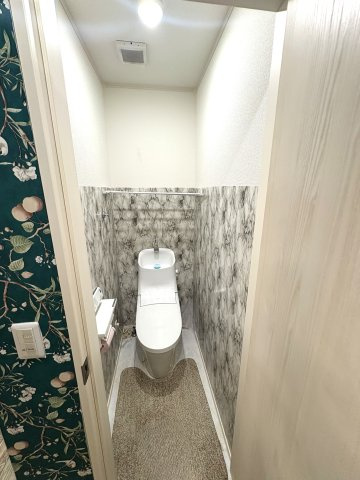トイレを1階と2階に配置し、朝の混雑緩和にも配慮されています。