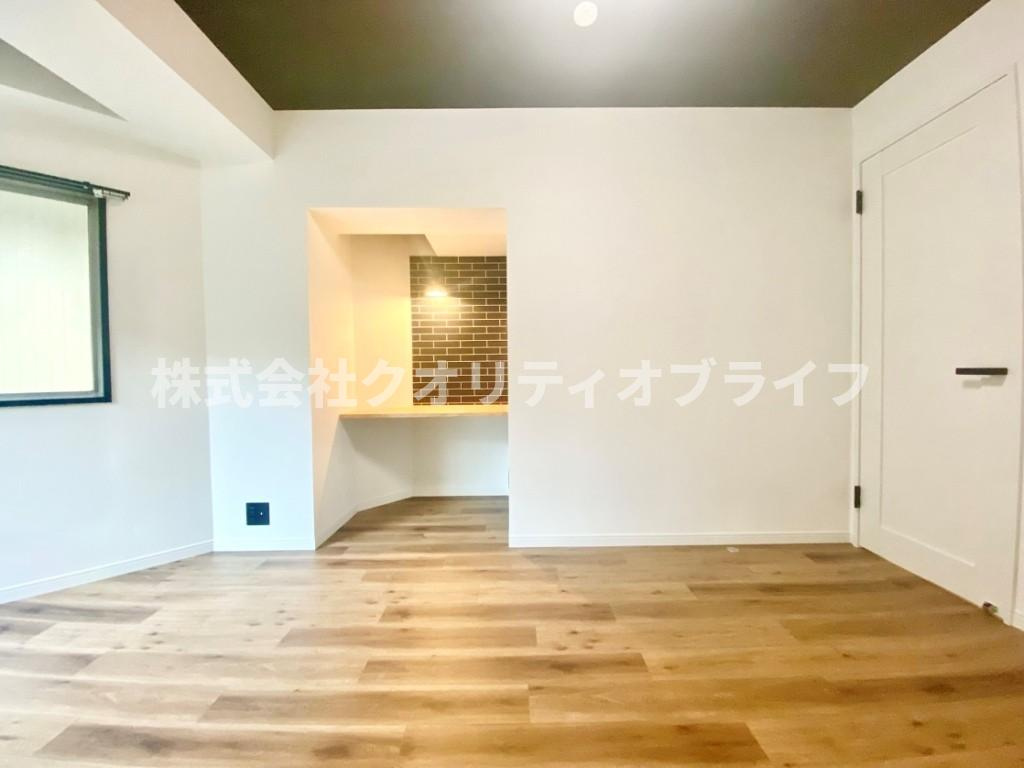バルコニー付き洋室
