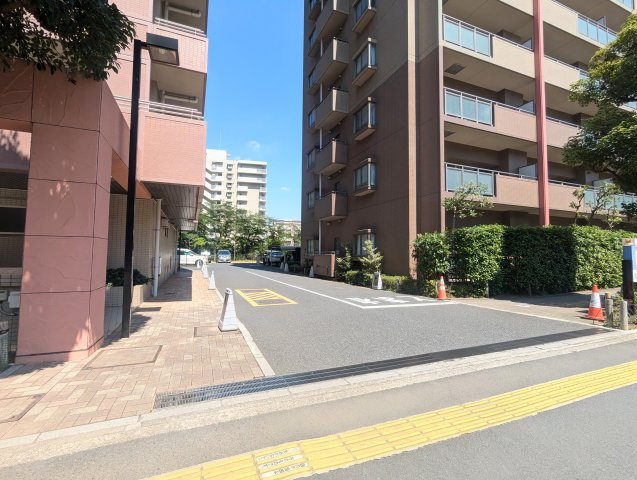 駐車場、駐輪場の入り口部分