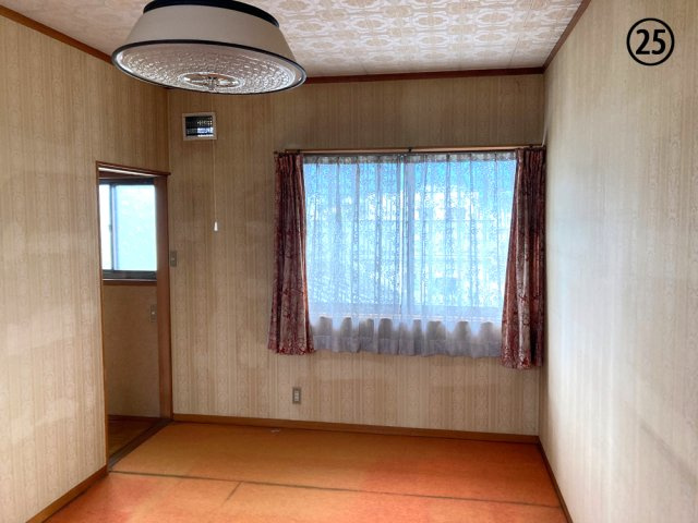 2F、洋室約7.5帖のお部屋です