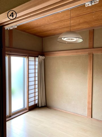 玄関左横にある洋室です