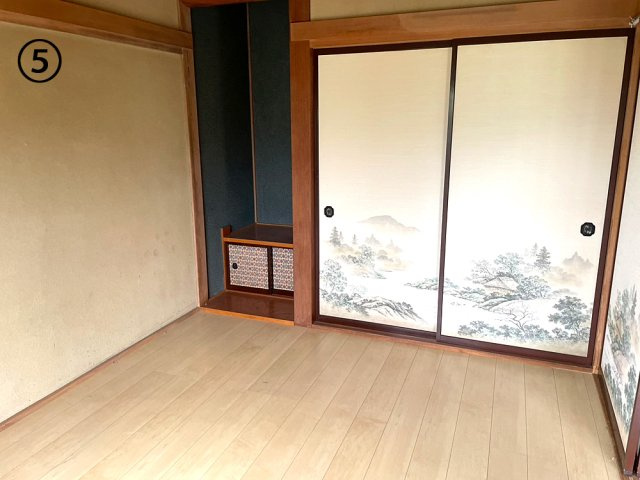 玄関左横にある洋室の収納です