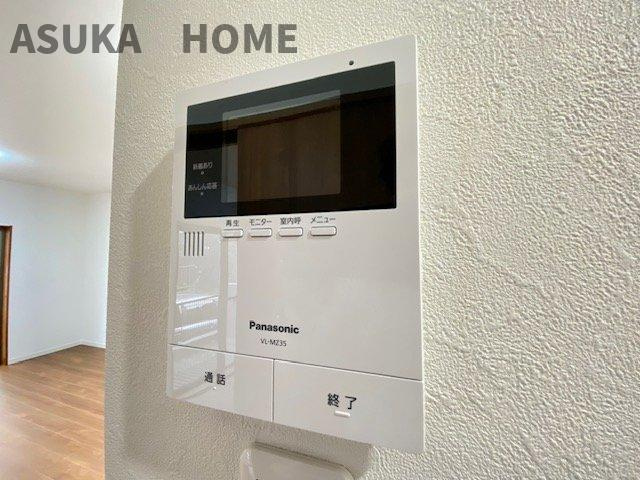 テレビモニター付きなので急な来客時やお子様のお留守番にも安心な設備ですね。