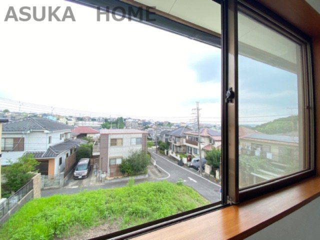 2階洋室からの眺望です。開放感がある突き抜けた景色が一面に広がる景色！ぜひ実際にご覧になって下さい。