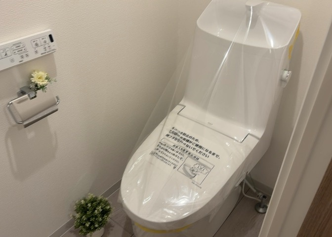 トイレは大きさや形、機能、抗菌性などが異なる多種多彩なタイプが各メーカーから出ています。それぞれに良さがあるため、事前にどういったタイプのトイレがいいのかをご家庭内で決めて、内見に行くといいでしょう。