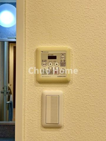 【浴室乾燥機】暖房・冷風・換気・乾燥が可能です。毎日を快適に過ごせるうれしい機能が揃っています。雨の日の洗濯物も安心です。