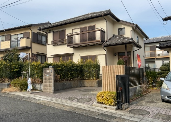 お持ちの車種によっては前面道路が広い方が便利でしょう。しかし、前面道路が広ければその分交通量が多くなるため、騒音などが気になる場合があります。実際に現地を見学し、周辺交通量や騒音などを確認しましょう！