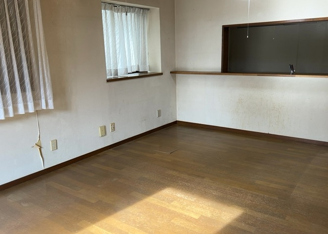 ダイニングにはダイニングテーブルセットなどを置くことが多く、間取りにおいて「D」と略記されますが、食事を作るときの作業場として使用したり、朝食を食べたりするときだけに使われるケースも少なくありません。