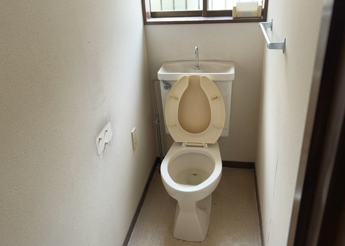 トイレは大きさや形、機能、抗菌性などが異なる多種多彩なタイプが各メーカーから出ています。それぞれに良さがあるため、事前にどういったタイプのトイレがいいのかをご家庭内で決めて、内見に行くといいでしょう。