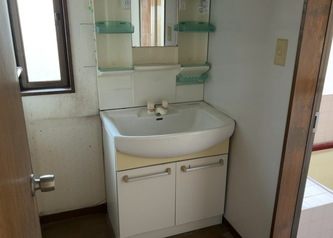 洗面化粧台では顔を洗ったり、身だしなみを整えることが本来の使い方ですが、用途によっては洗面化粧台に求められる機能が違ってくるため、ご自身や家族のライフスタイルに合ったものを選ぶことをおすすめ致します。