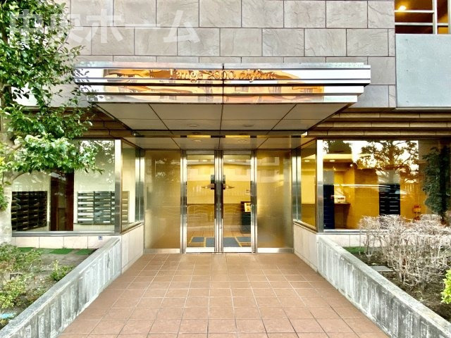 【エントランス】マンションのエントランスは、その物件の印象を決める、顔とも言える場所です。毎日通る場所ですからきれいなのが一番です。