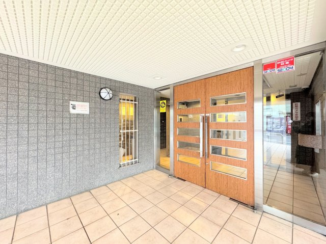 ◆エントランスは、マンションの「顔」印象を左右する大事な空間です。居住者の帰り、訪れる方を優しく迎えてくれます。