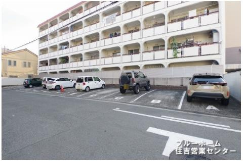 ■敷地内に有る駐車場です