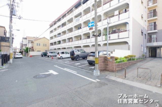 ■前面道路は広々としています