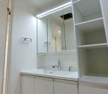 【ハイホーム鷺沼東の独立洗面台】