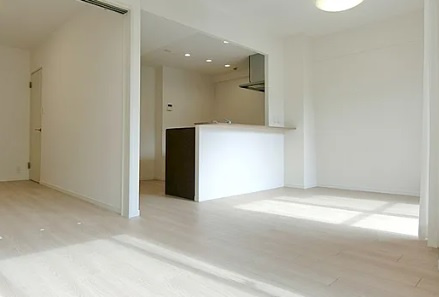 【ハイホーム鷺沼東の居間】