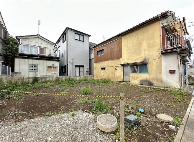 販売現地／2026年4月24日撮影　　スーパーやコンビニなど買い物施設が徒歩圏内に充実した住環境。