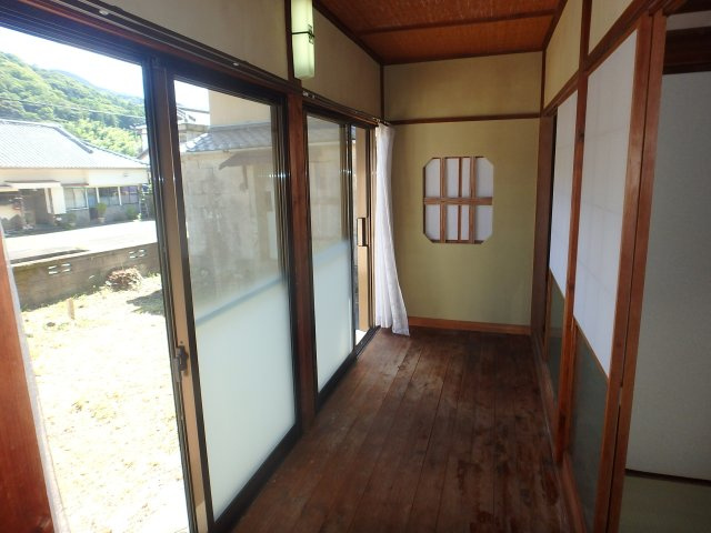 風通しの良い広い縁側
