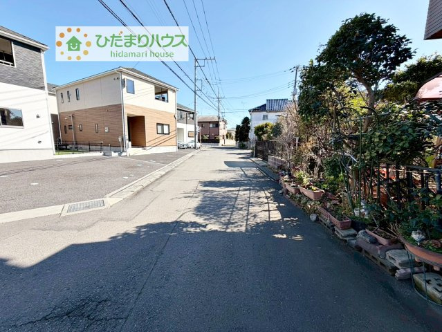 周辺は緑も多く、スーパーやドラックストアも近い為、住環境良好です♪