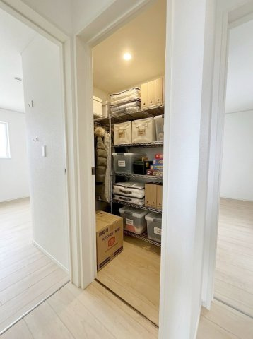 普段使わない季節用品や、大型の荷物などを収納できる納戸付。※画像はイメージです。