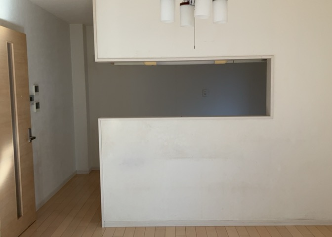 ダイニングにはダイニングテーブルセットなどを置くことが多く、間取りにおいて「D」と略記されますが、食事を作るときの作業場として使用したり、朝食を食べたりするときだけに使われるケースも少なくありません。