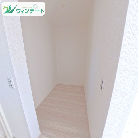 豊富な収納計画で家具を減らし、居室を広く使えます。