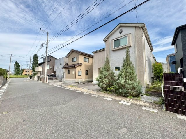前面道路含む現地写真です