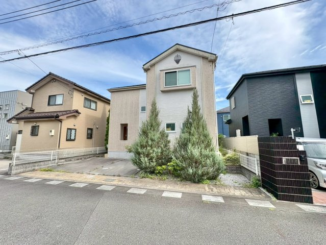 落ち着いた雰囲気の外観です