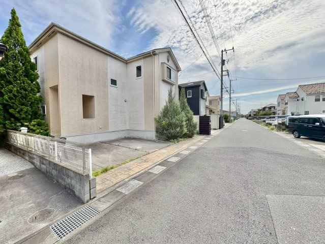 前面道路含む現地写真です