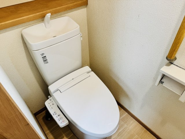 ～暖房温水洗浄機能付きトイレ　冬場は特に嬉しい機能ですね～