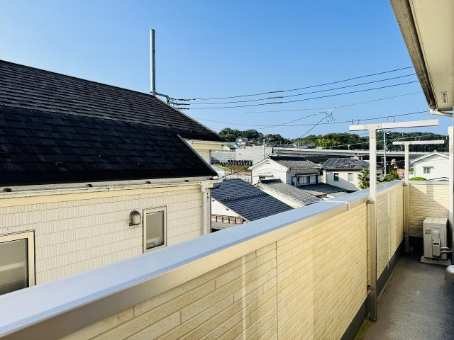 ～南東向きで陽当たりの良いバルコニー　洗濯物がよく乾きそうです～