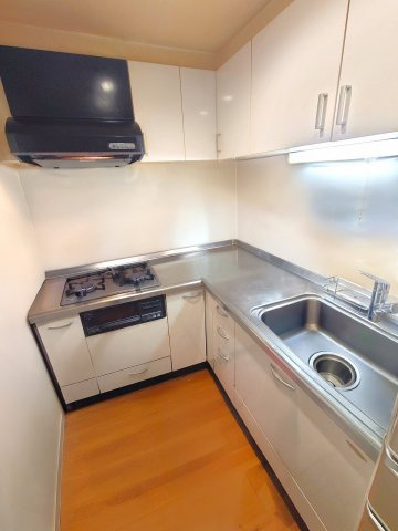 調理動線を考慮したシステムキッチンで、快適にお料理ができます