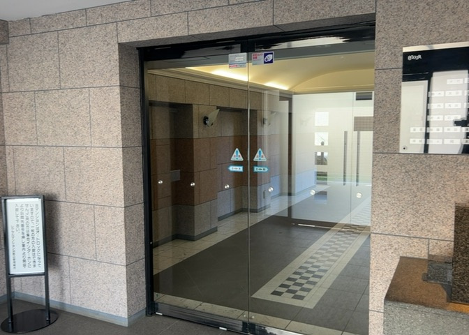 マンションのエントランスには、もともと風よけや防犯の役割がありますが、マンションによって宅配ボックスなどの設備が備わっている所もあります。日々の生活をイメージしながら生活しやすさをチェックしましょう。